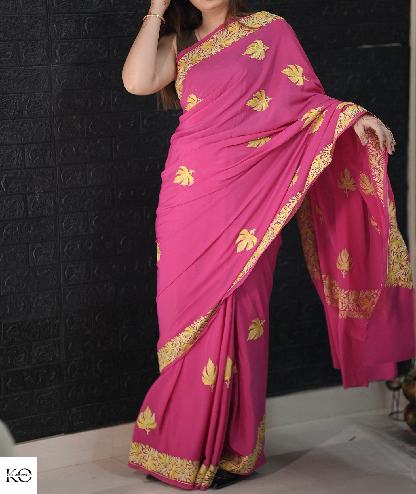 Pink Chinar Bootidaar Aari Embroidered Pure Crepe Saree