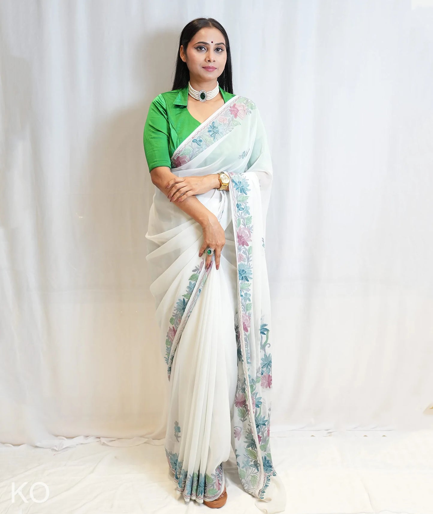 Posh Phulai Aari Embroidered White Georgette Saree