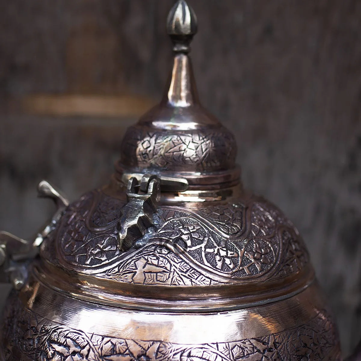 Hand Engraved Antique Design Round Copper Samavar | 20-25 Cups