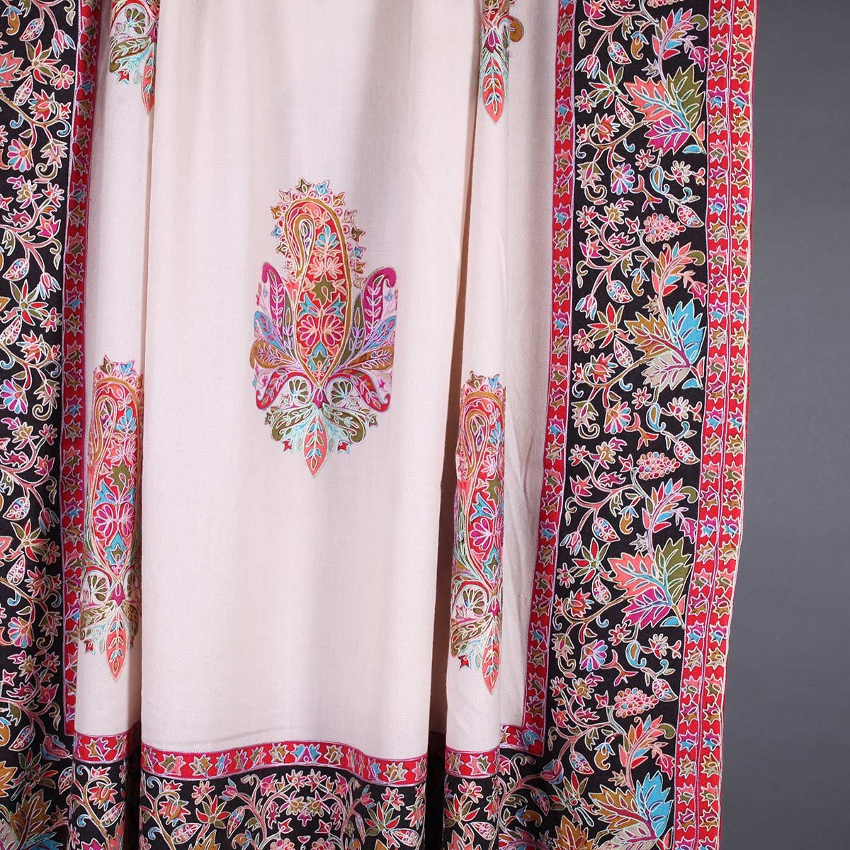 White Base Paldar Kalamkari<br>  Design  Woolen Shawl