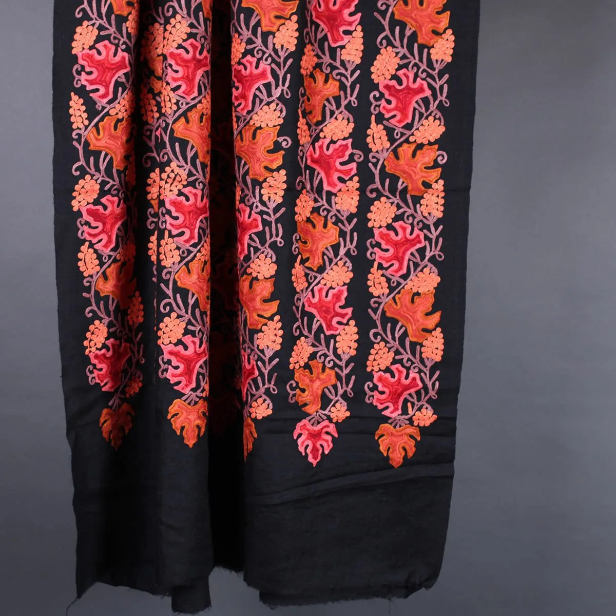 Black Base<br>  Chinar Design Embroidered Woolen Stole