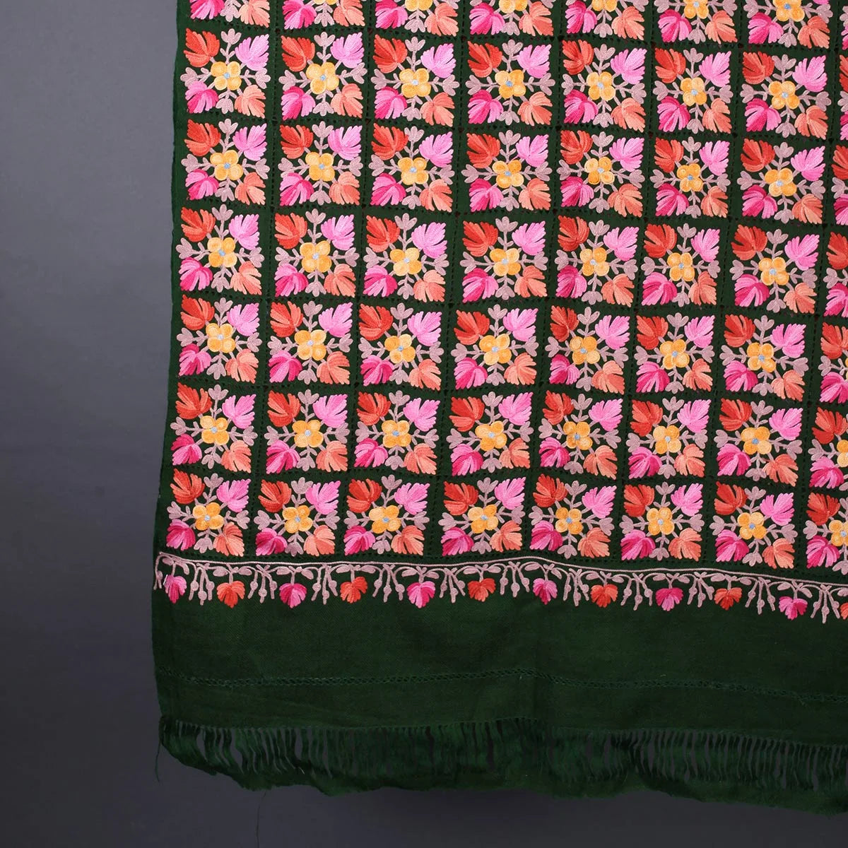 Green Base Chinar Design<br>  Embroidered Woolen Stole