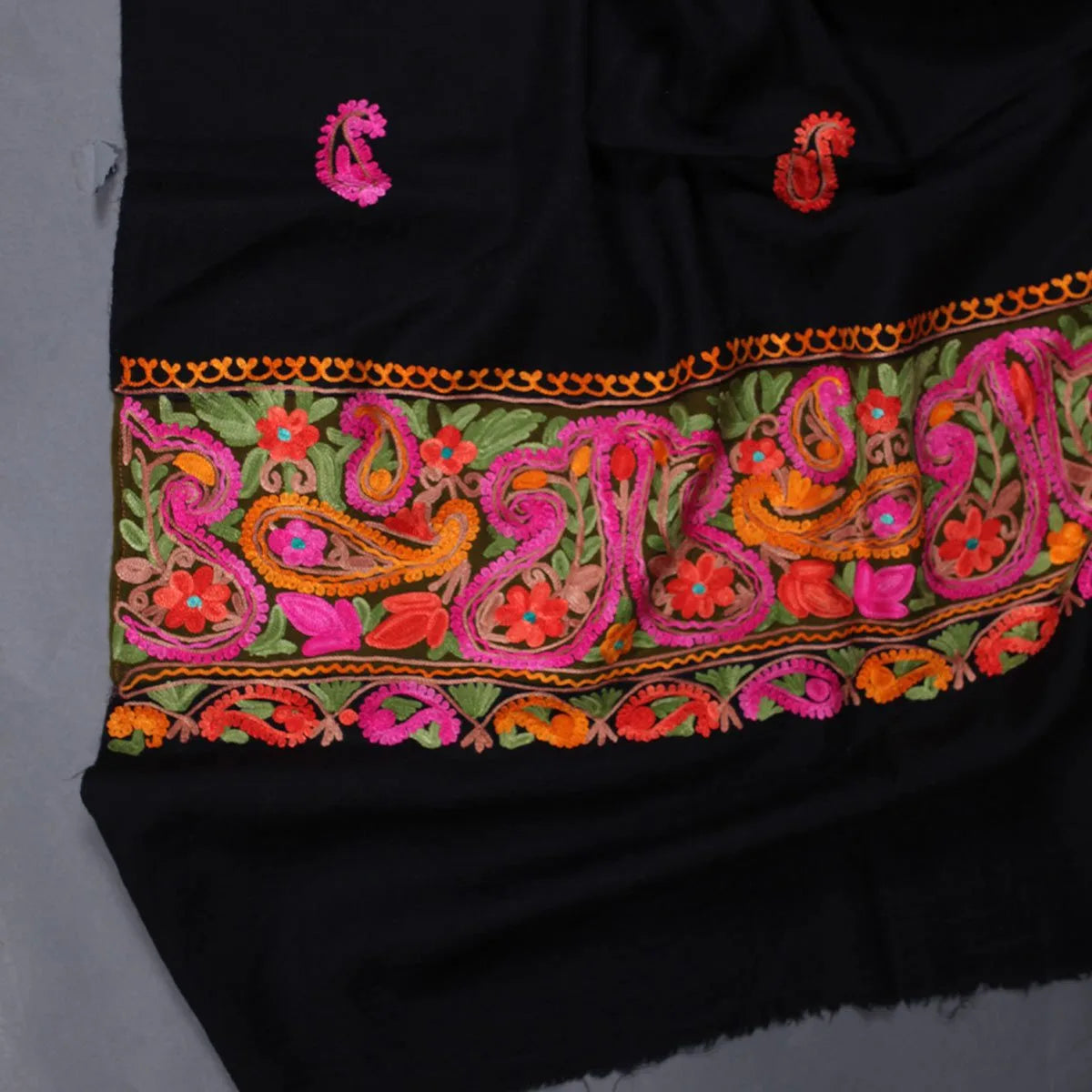 Black Base Pasley Design<br>  Paldaar Aari Embroidery  Woolen Shawl