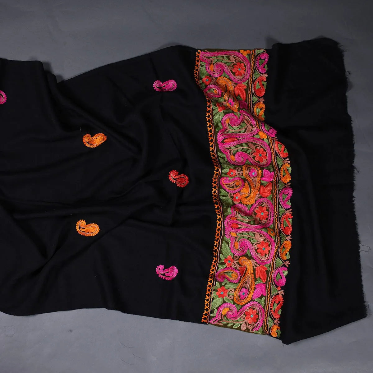 Black Base Pasley Design<br>  Paldaar Aari Embroidery  Woolen Shawl