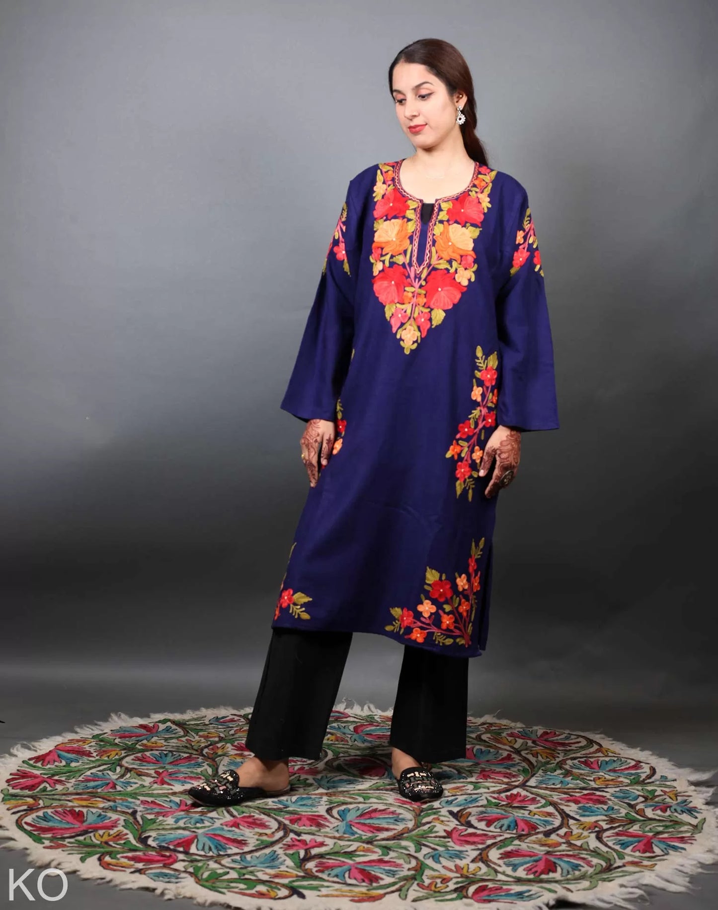 Floral Design Aari Embroidered Bootidar Phiran