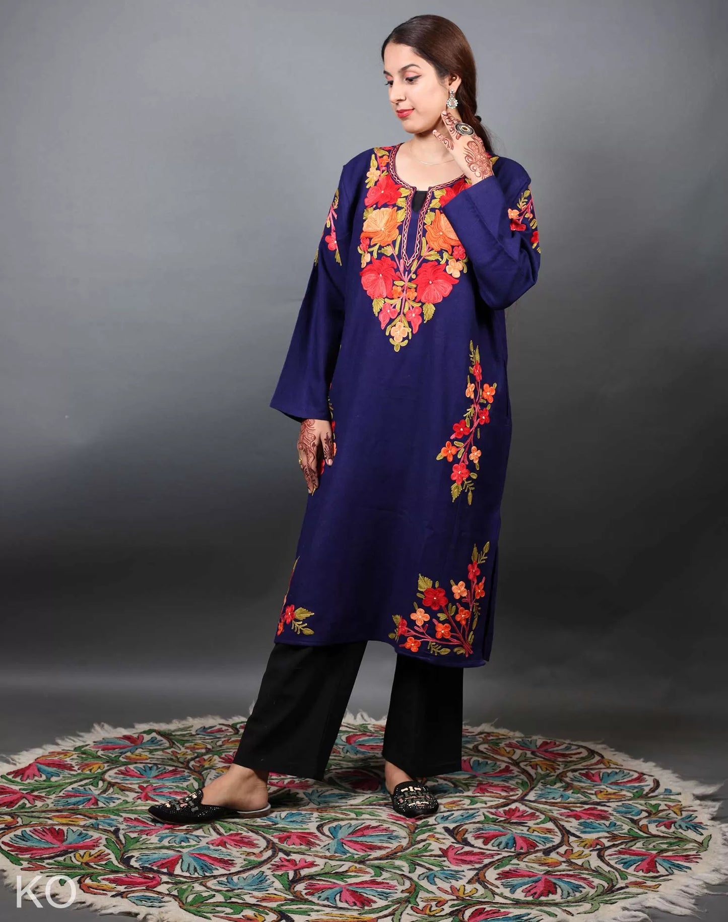 Floral Design Aari Embroidered Bootidar Phiran