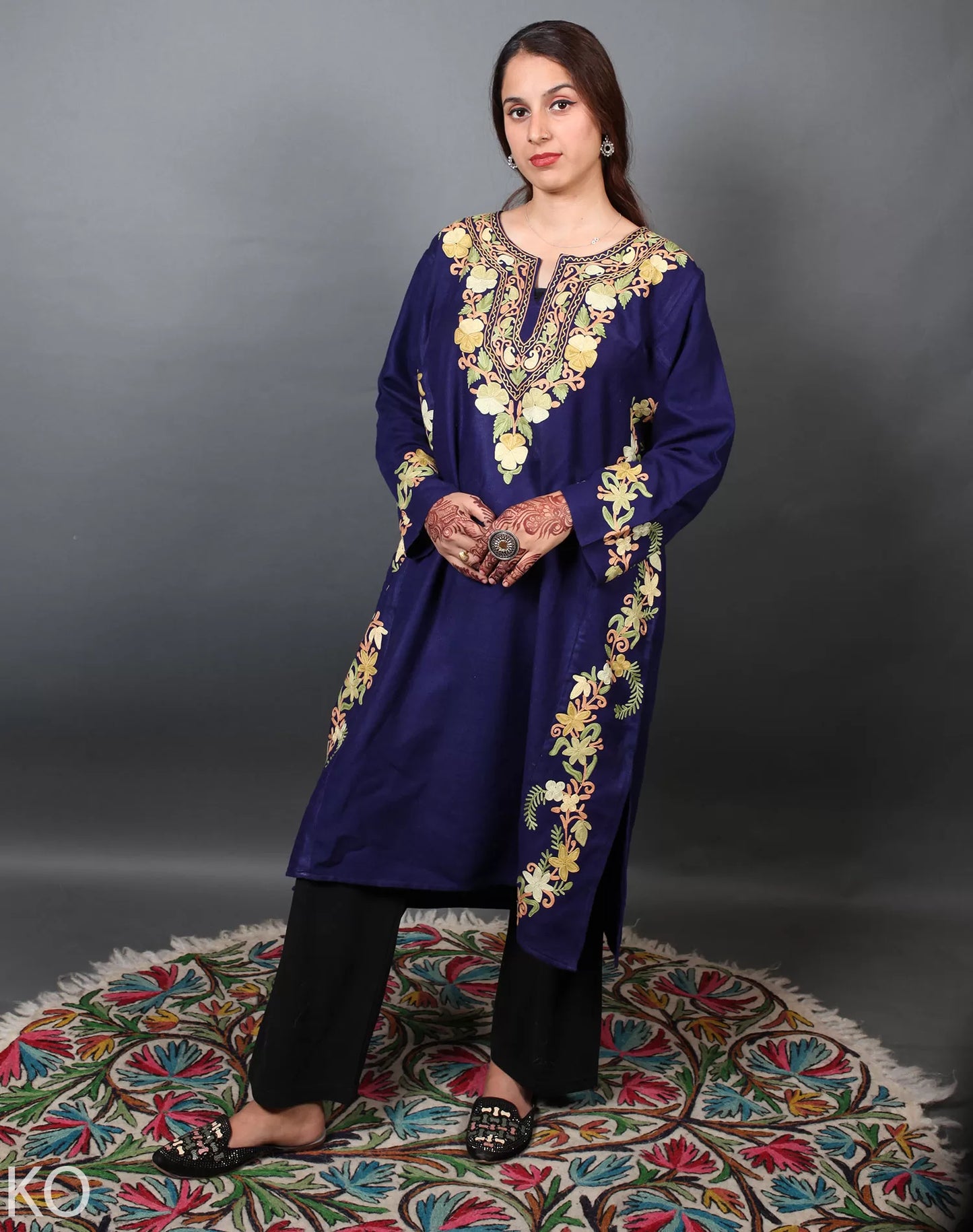 Blue Neck & Side Design  Aari Embroidered Phiran