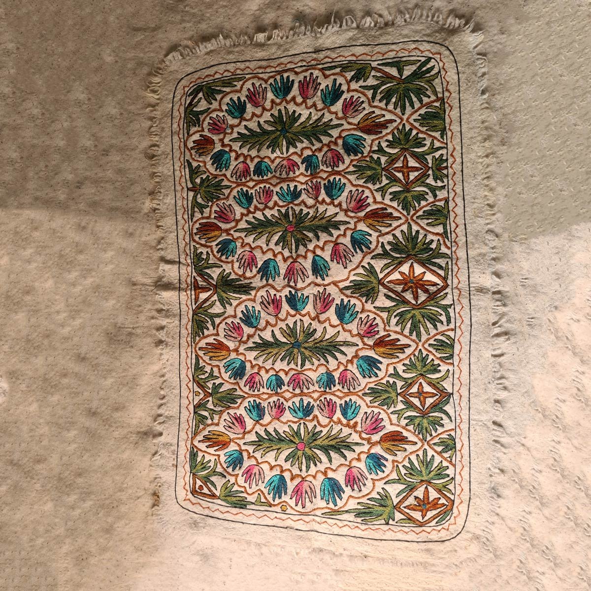 LEAF DESIGN HANDMADE AARI EMBROIDERED NAMDA 6X4 FT