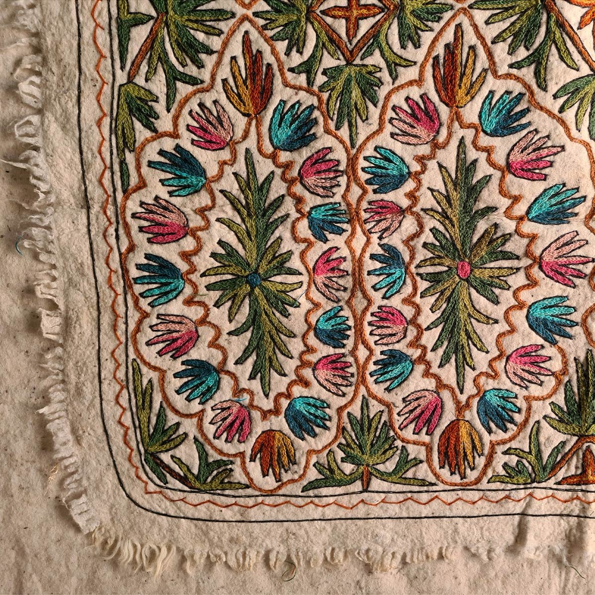 LEAF DESIGN HANDMADE AARI EMBROIDERED NAMDA 6X4 FT