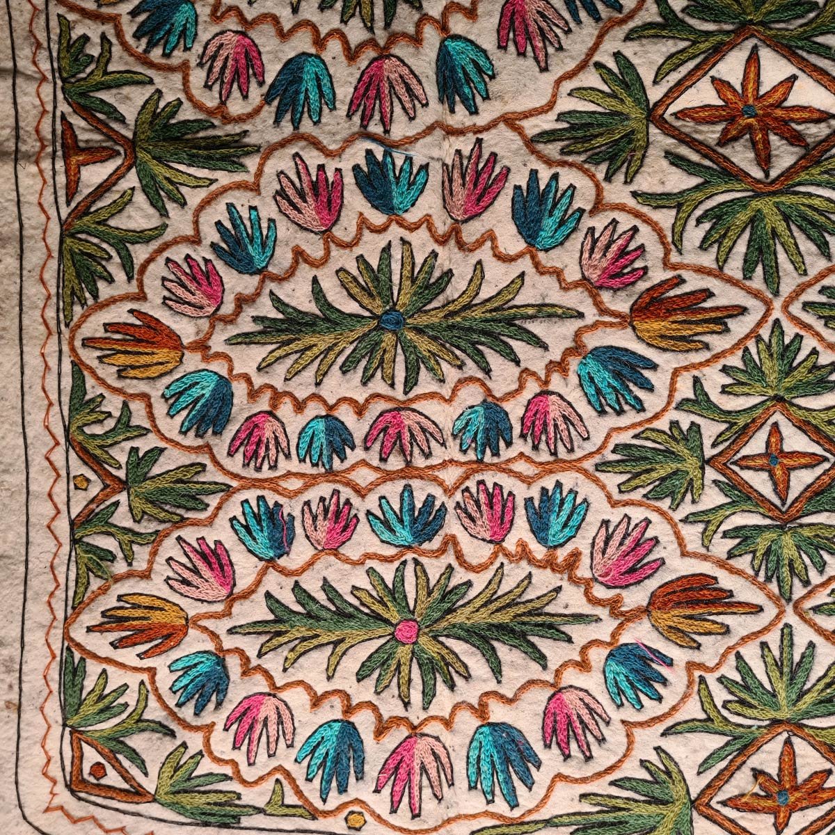 LEAF DESIGN HANDMADE AARI EMBROIDERED NAMDA 6X4 FT