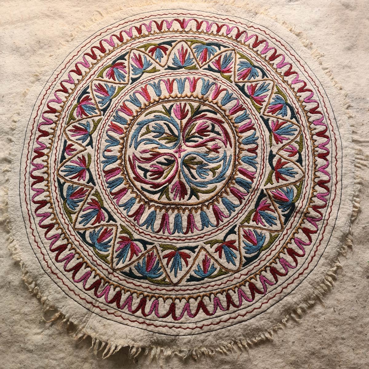 MANZ BADAAM HANDMADE ROUND AARI EMBROIDERED NAMDA 5x5 FT