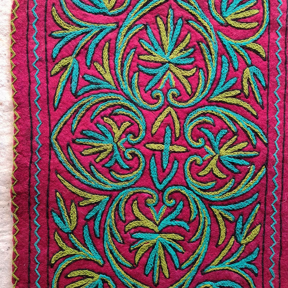 FAST PINK HANDMADE AARI EMBROIDERED NAMDA 2X3 FT