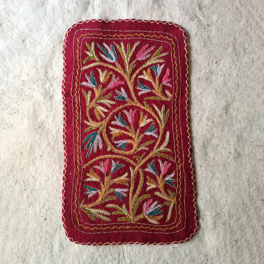 FAST PINK HANDMADE AARI EMBROIDERED NAMDA 2X3 FT