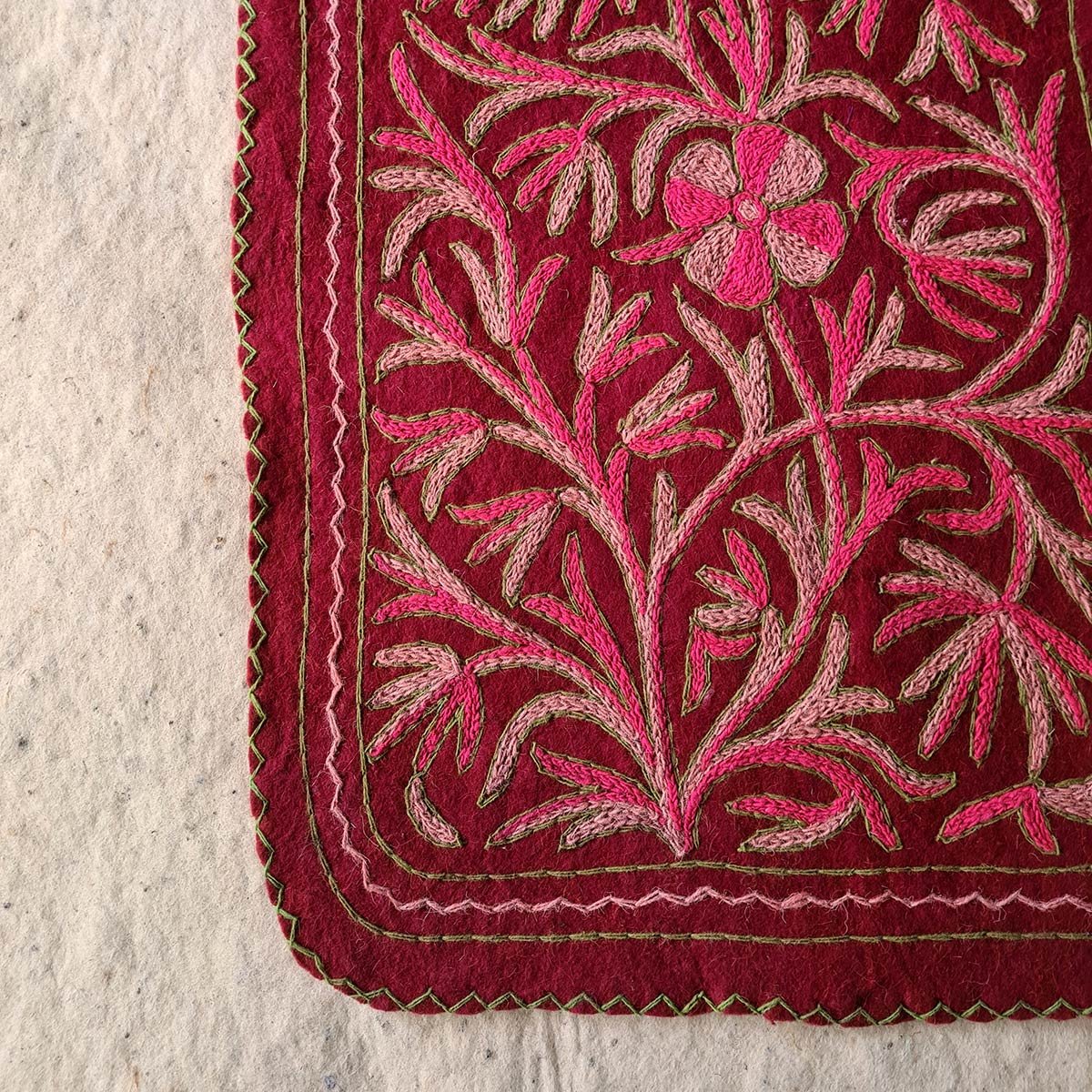 FAST PINK HANDMADE AARI EMBROIDERED NAMDA 2X3 FT