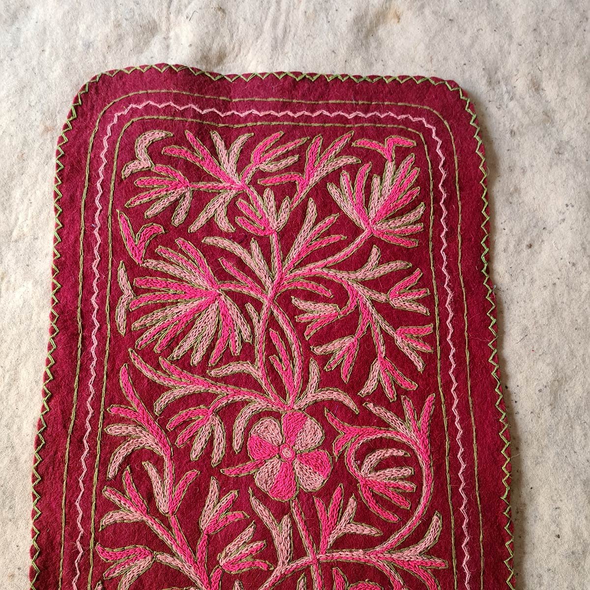 FAST PINK HANDMADE AARI EMBROIDERED NAMDA 2X3 FT