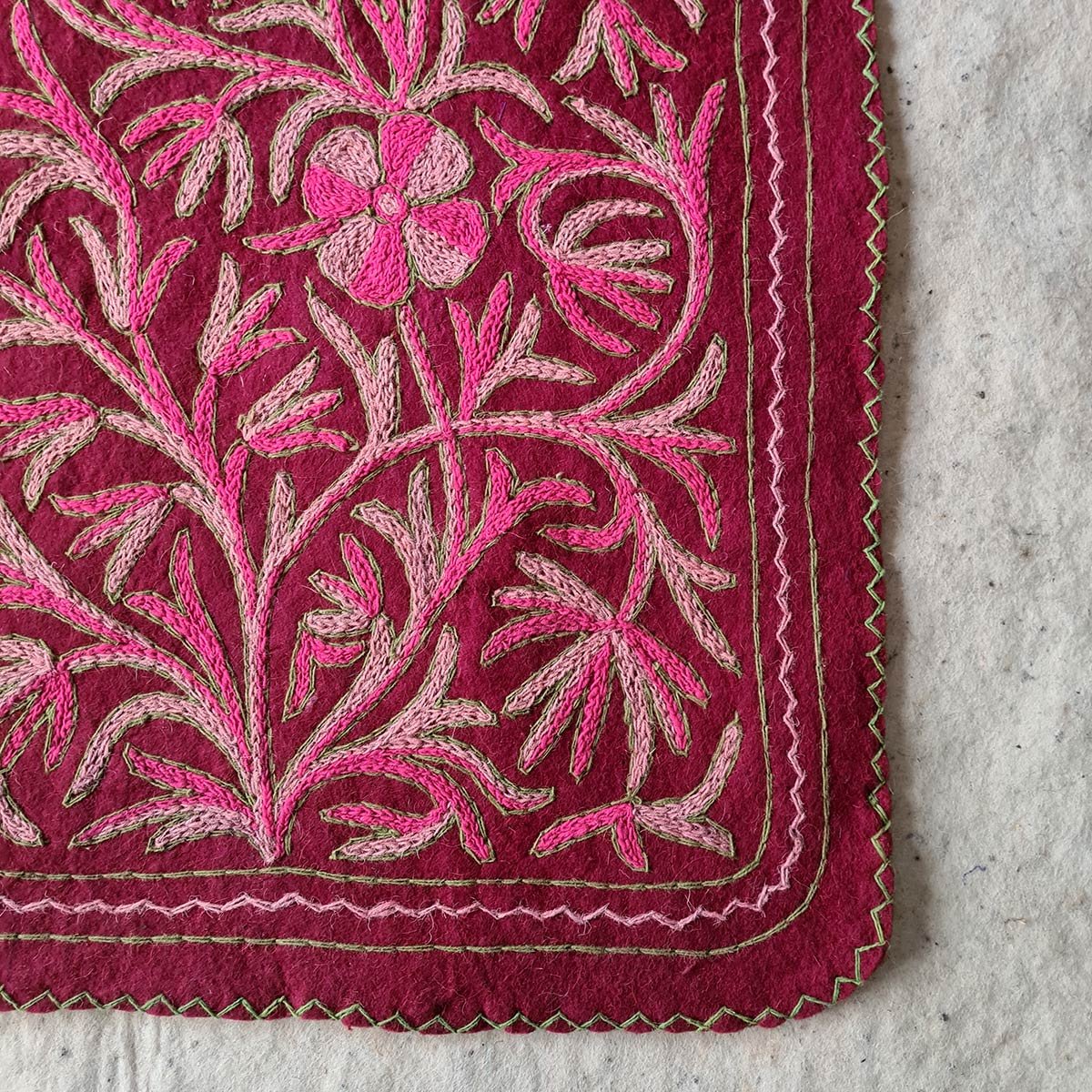 FAST PINK HANDMADE AARI EMBROIDERED NAMDA 2X3 FT