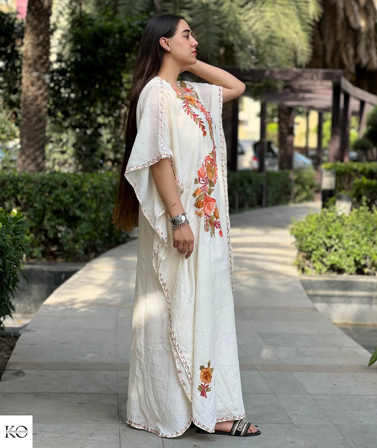 Posh Thaer Design Embroidered Creme Cotton Kaftan