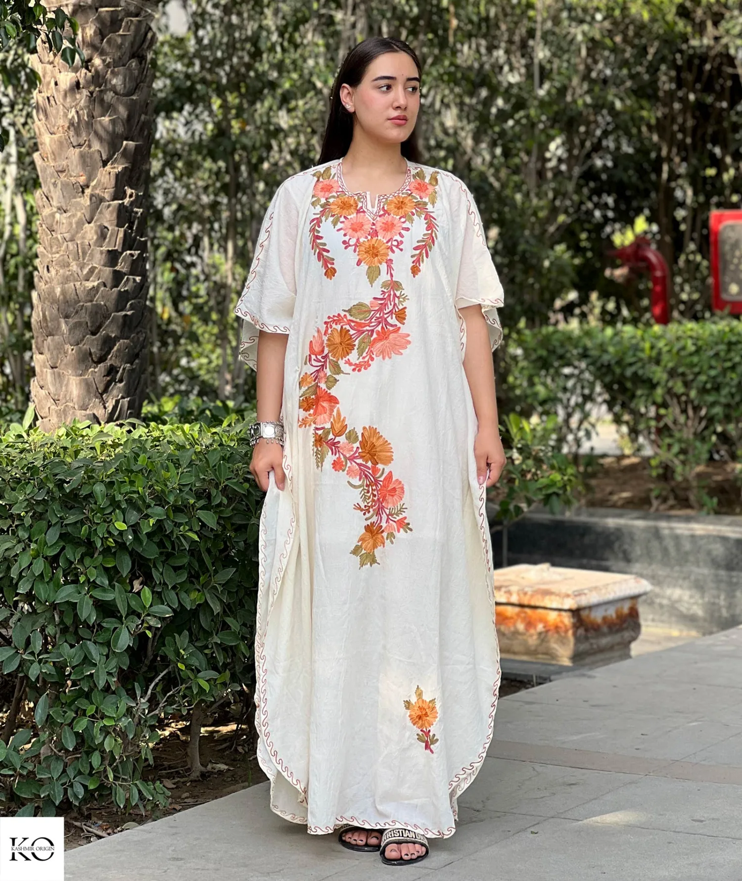 Posh Thaer Design Embroidered Creme Cotton Kaftan